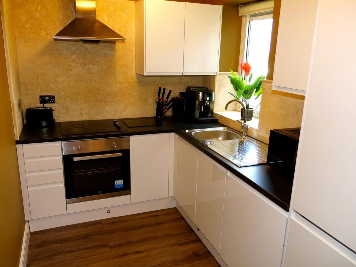 Ultra Deluxe Versace Apartment Near Sheffield Full Sky Tv Родъръм Екстериор снимка