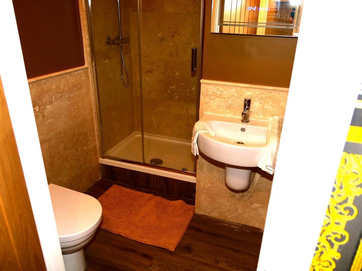 Ultra Deluxe Versace Apartment Near Sheffield Full Sky Tv Родъръм Екстериор снимка